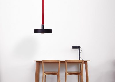 escritorio madera dos sillas